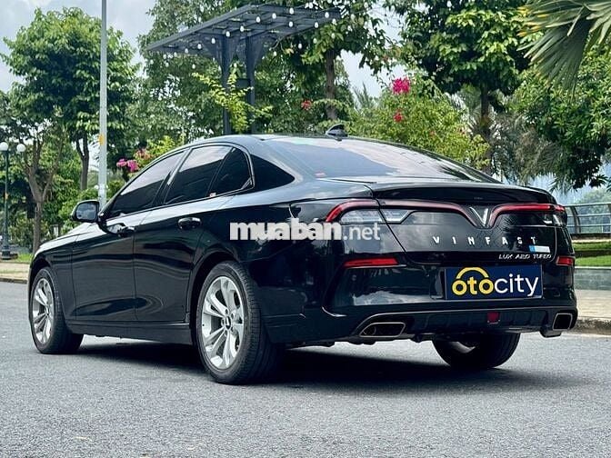 VinFast Lux A Base 2022 - Màu đen - 2v2km