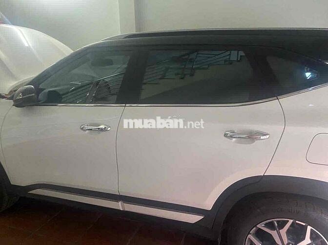 Kia Seltos 2023 Premium 1.4 AT - 9500 km