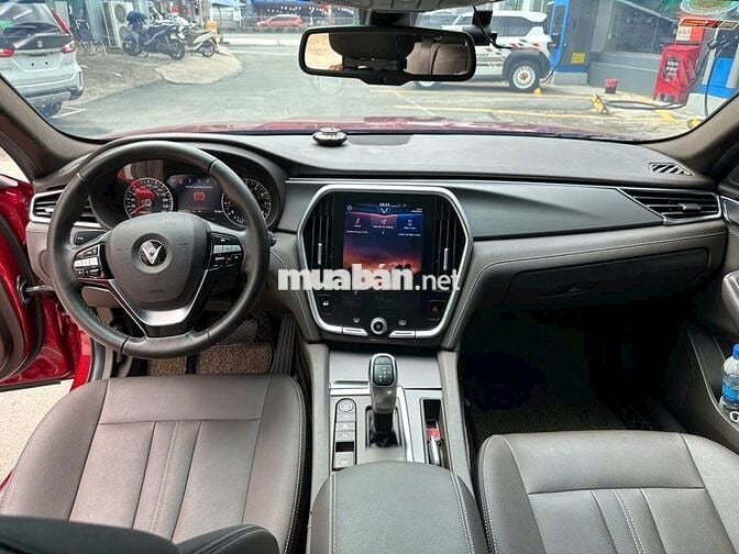 VinFast Lux A2.0 Plus 2019, màu đỏ - 63000 km