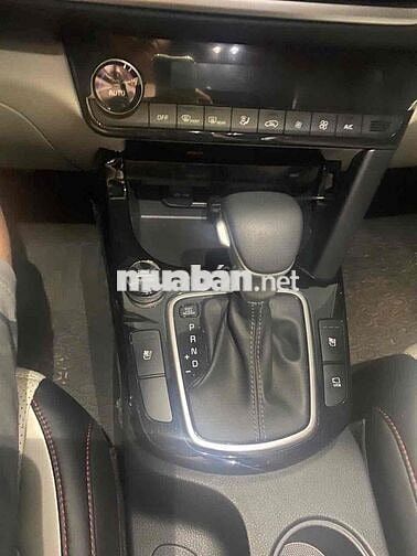 Kia Seltos 2023 Premium 1.4 AT - 9500 km