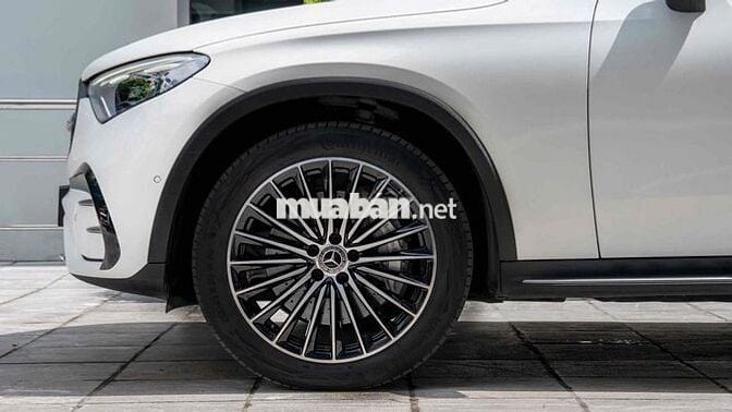 Mercedes Benz GLC300 4Matic 2023 - 28000 km