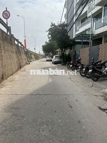 65m2 đất An Dương Vương, ô tô dừng đỗ tại cửa