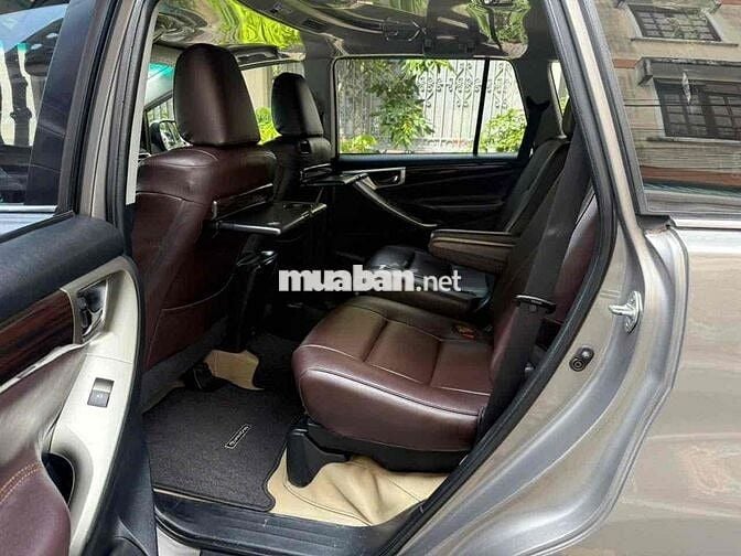 Toyota Innova 2.0 V số tự động đời cuối 2016