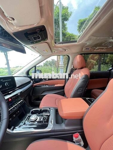 Kia Carnival 2022 2.2D Signature odo 34.000 Km