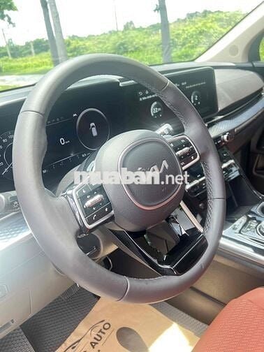 Kia Carnival 2022 2.2D Signature odo 34.000 Km