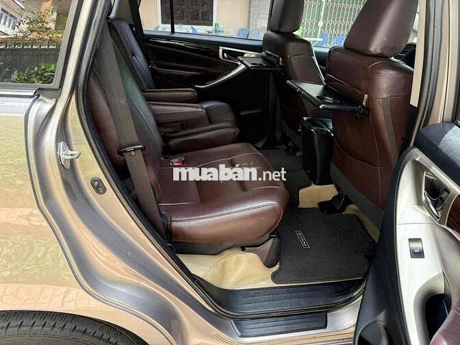 Toyota Innova 2.0 V số tự động đời cuối 2016