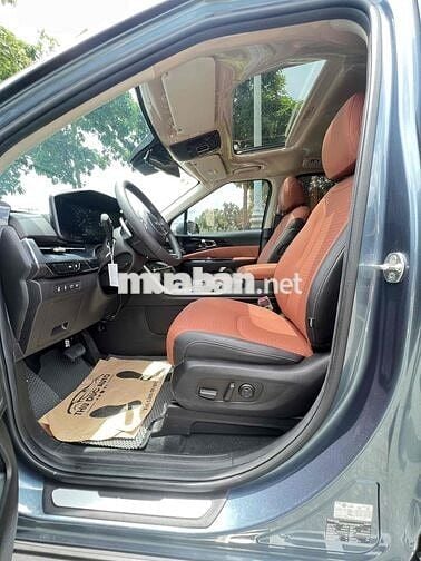 Kia Carnival 2022 2.2D Signature odo 34.000 Km