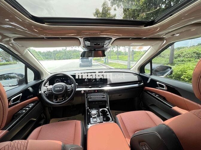 Kia Carnival 2022 2.2D Signature odo 34.000 Km