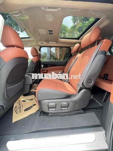 Kia Carnival 2022 2.2D Signature odo 34.000 Km