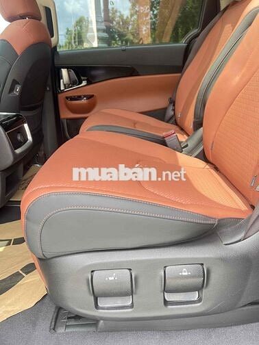 Kia Carnival 2022 2.2D Signature odo 34.000 Km