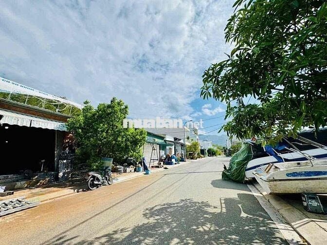 Bán Đất TĐC Hòn Rớ 2 Phía Sông Đường Nhựa Lớn Sổ Đỏ Riêng
