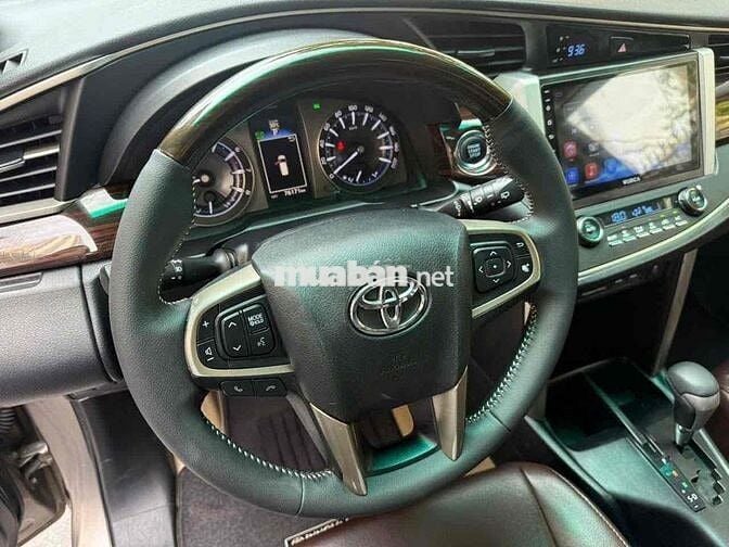 Toyota Innova 2.0 V số tự động đời cuối 2016