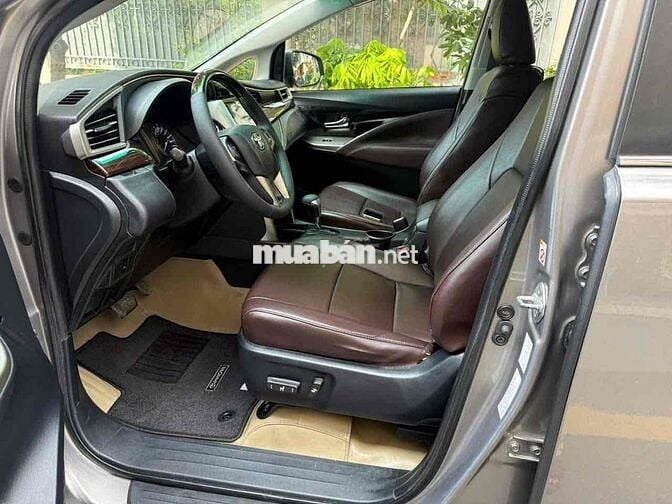 Toyota Innova 2.0 V số tự động đời cuối 2016