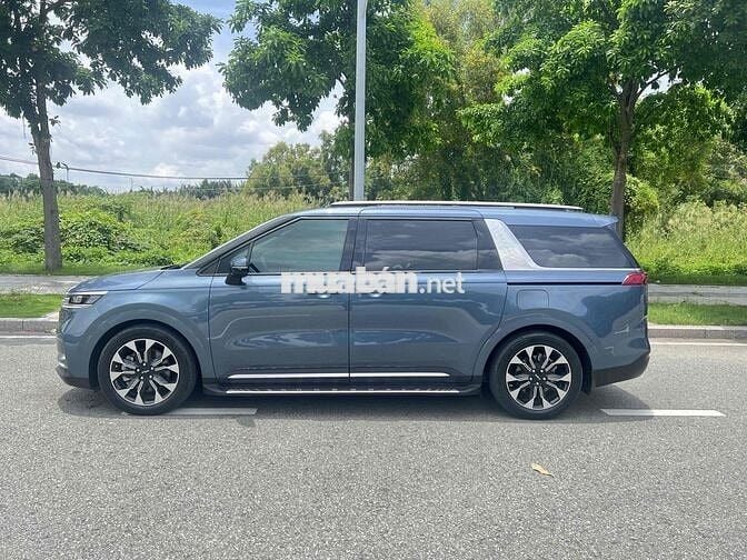 Kia Carnival 2022 2.2D Signature odo 34.000 Km