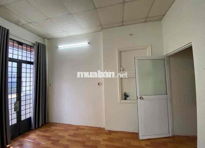 Cho thuê phòng ban công mặt tiền