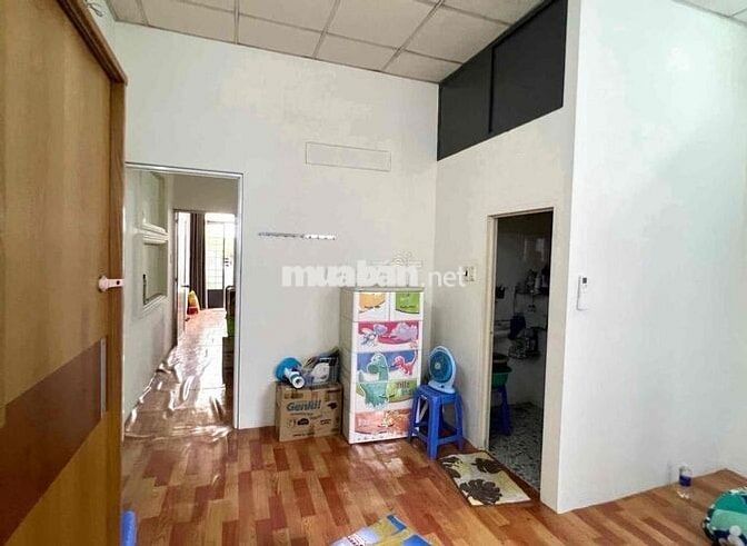 Cho thuê phòng ban công mặt tiền