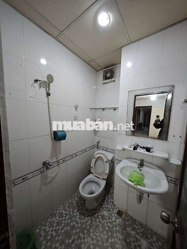 CHUNG CƯ 75M2 - 2PN , 2WC -  CÓ HẦM XE, THANG MÁY, BẢO VỆ - GIÁ QUÁ RẺ