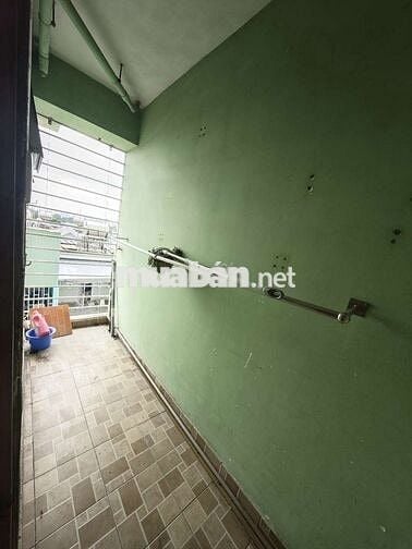 CHUNG CƯ 75M2 - 2PN , 2WC -  CÓ HẦM XE, THANG MÁY, BẢO VỆ - GIÁ QUÁ RẺ