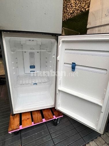 Tủ lạnh Electrolux 2 cánh 210L còn xài tốt