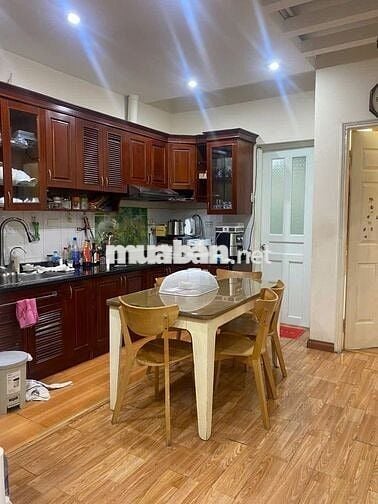 BÁN CĂN HỘ CHUNG CƯ  ĐÔNG QUAN - QUẬN CẦU GIẤY ( DT: 84M; TẦNG TRUNG )