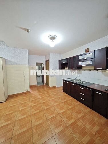 CHUNG CƯ 75M2 - 2PN , 2WC -  CÓ HẦM XE, THANG MÁY, BẢO VỆ - GIÁ QUÁ RẺ