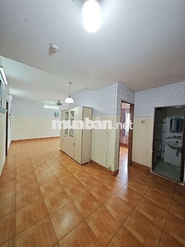 CHUNG CƯ 75M2 - 2PN , 2WC -  CÓ HẦM XE, THANG MÁY, BẢO VỆ - GIÁ QUÁ RẺ
