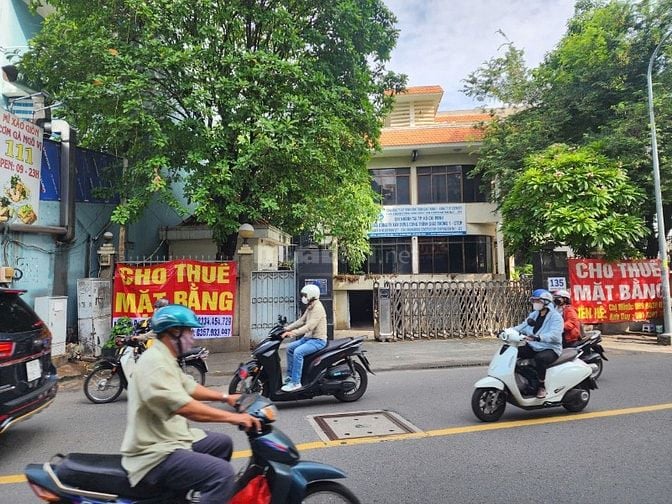 Cho thuê nguyên căn toà nhà 135 Nguyễn Văn Đậu