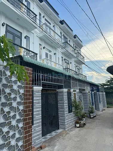 🏡 Bán nhà 2 lầu + sân thượng, trung tâm Cần Giuộc – Long An, giá tốt
