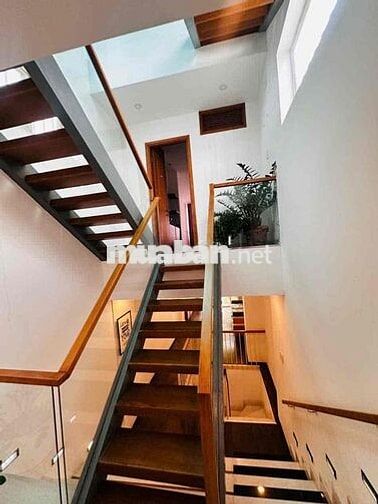 Cho thuê nhà 2MT 212B/2D Nguyễn Trãi P.Nguyễn Cư Trinh Q.1