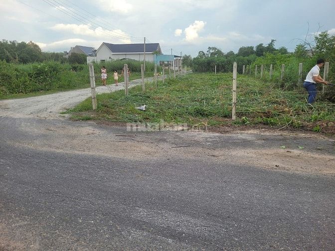 7,5m ngang 2 mặt tiền nhựa. Ngay KCN Phước Đông 3200ha. chỉ 374tr (1m)