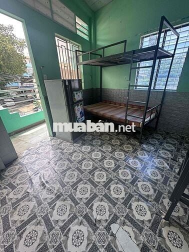 phòng ban công, cửa sổ thoáng mát