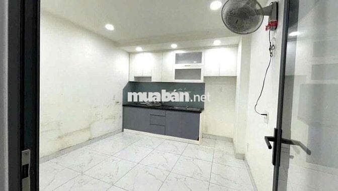 NHÀ CHO THUÊ 10PN, 10WC, CÓ THANG MÁY , LÊ VĂN VIỆT, P3, BÌNH THẠNH