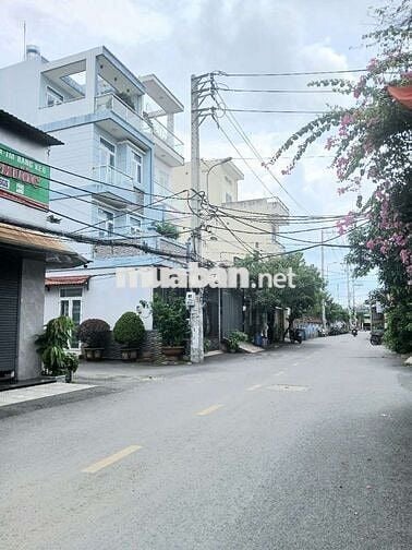 5,3 TỶ, NHÀ SIÊU PHẨM HXH 8M SÁT TÔ KÝ,NGANG 4M,THỚI TAM THÔN,HÓC MÔN