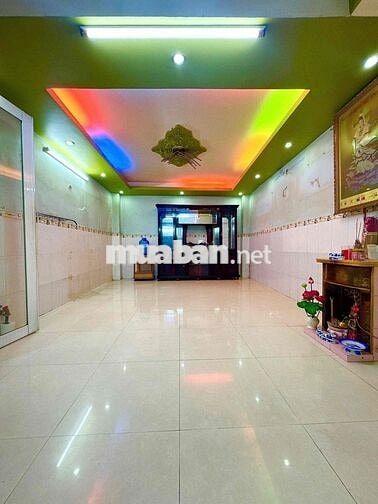 NHÀ ĐÚC KIÊN CỐ - GẦN NGÃ TƯ BỐN XÃ, DT: 4m x 11m ( 44m²). Nhà 2 Tấm,