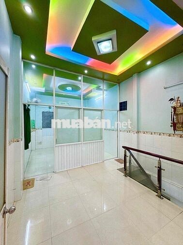 NHÀ ĐÚC KIÊN CỐ - GẦN NGÃ TƯ BỐN XÃ, DT: 4m x 11m ( 44m²). Nhà 2 Tấm,