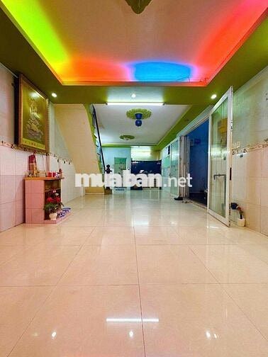 NHÀ ĐÚC KIÊN CỐ - GẦN NGÃ TƯ BỐN XÃ, DT: 4m x 11m ( 44m²). Nhà 2 Tấm,