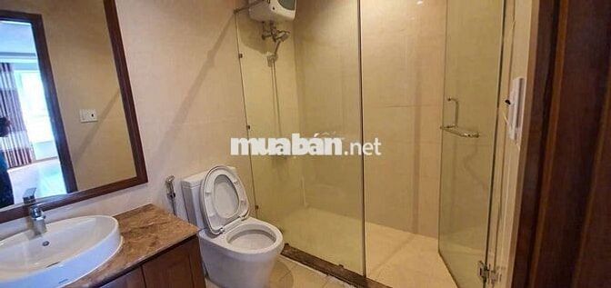 Cho thuê căn hộ chung cư Sky center Phổ Quang, Tân Bình. DT135m2, 3pn