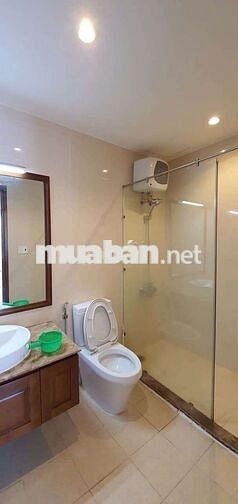 Cho thuê căn hộ chung cư Sky center Phổ Quang, Tân Bình. DT135m2, 3pn