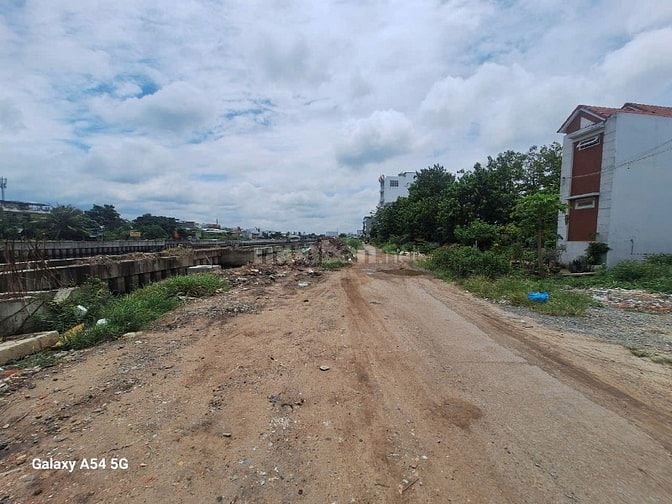 Cho thuê Mặt Bằng Mặt Tiền Kênh Tham Lương 300m2- NGANG 35 MÉT