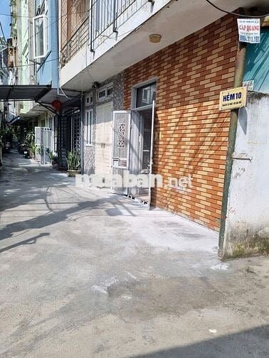 Cho thuê nhà ô tô quay đầu trước cửa nhà