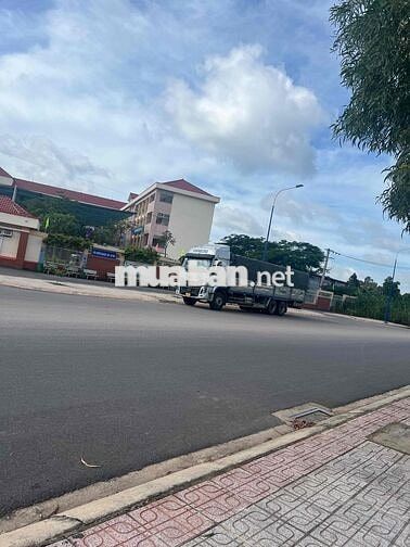 Đất mặt tiền gần chợ, trường học, KCN, giao thông thuận lợi