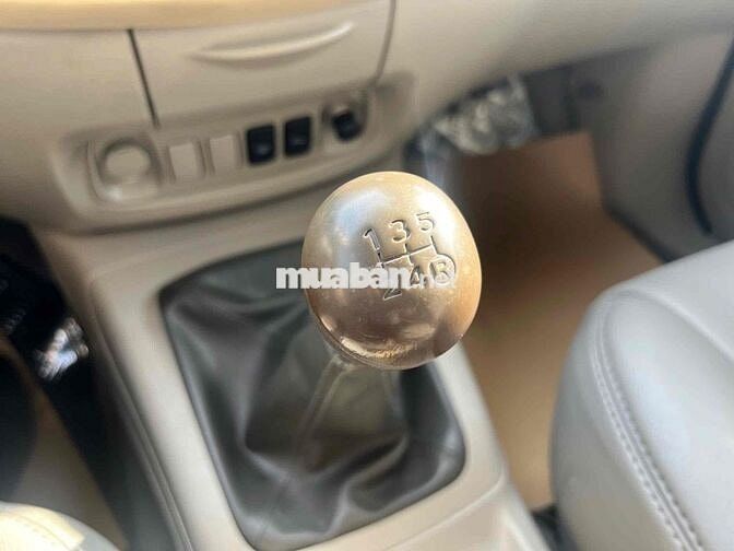 Toyota Innova G Số Sàn 2011 - màu bạc - 245Tr