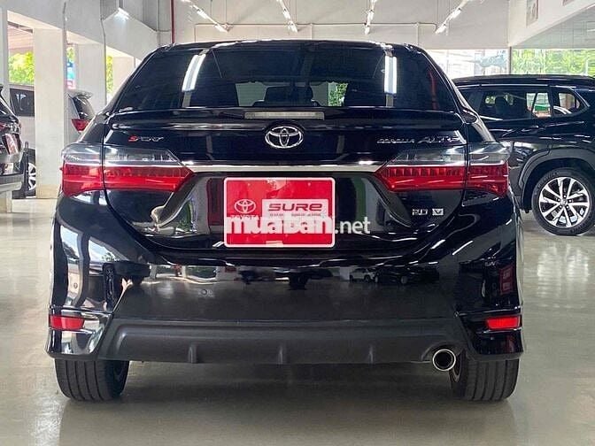 Toyota Corolla Altis 2017 2.0V màu đen - 13000 km