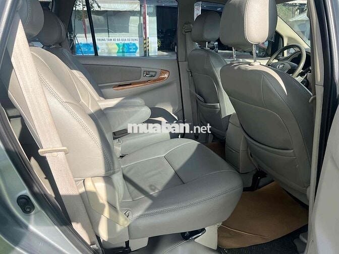 Toyota Innova G Số Sàn 2011 - màu bạc - 245Tr
