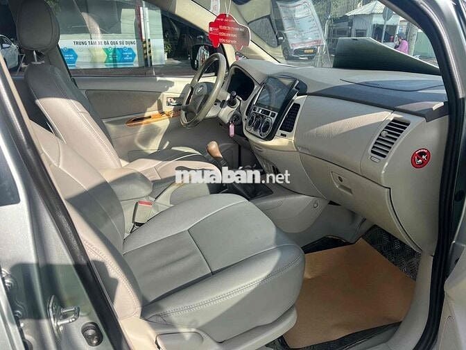 Toyota Innova G Số Sàn 2011 - màu bạc - 245Tr