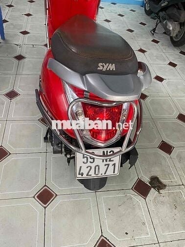 Xe Elizabeth Fi đỏ