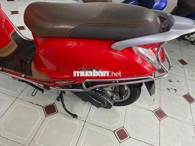 Xe Elizabeth Fi đỏ