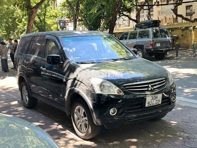 mitsubishi Zinger 2009 2.4MT Đen 7 Chỗ Siêu Mới