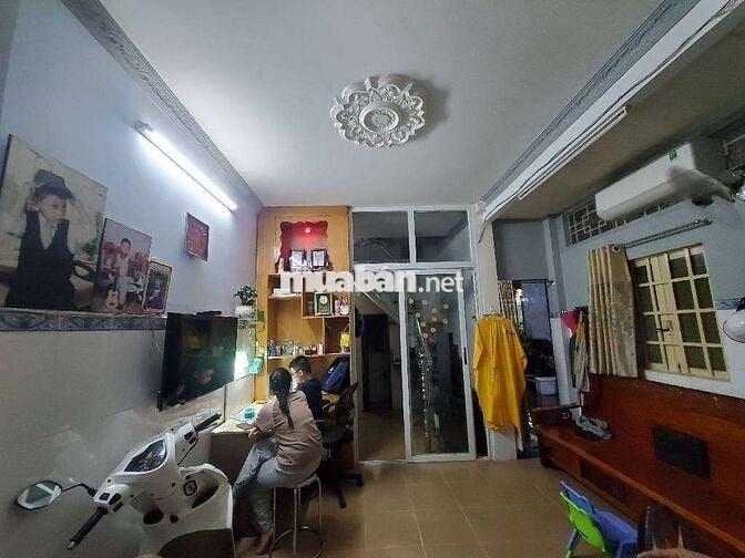 Nhà 3 Tầng gâng CV Gia Định hẻm thông 3m
