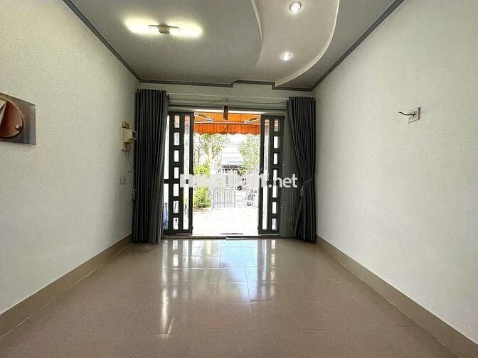 CHO THUÊ NHÀ TRỆT CẠNH CHỢ BÀ BỘ SẴN MÁY LẠNH GIÁ 6TR/THÁNG